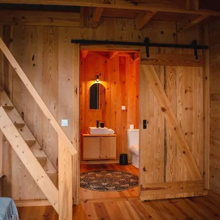 Chalet Blue - De Madeira