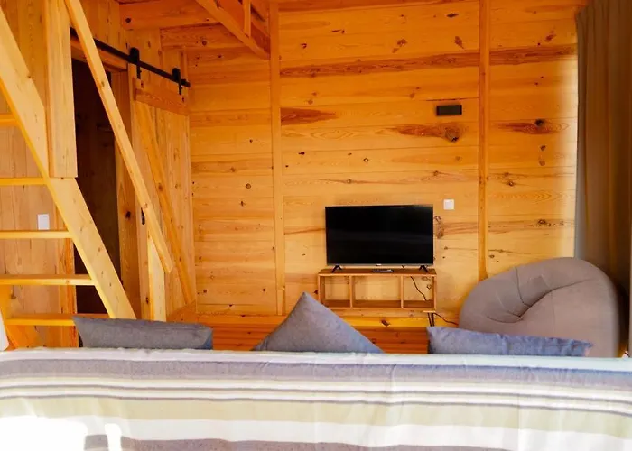 Chalet Blue - De Madeira *